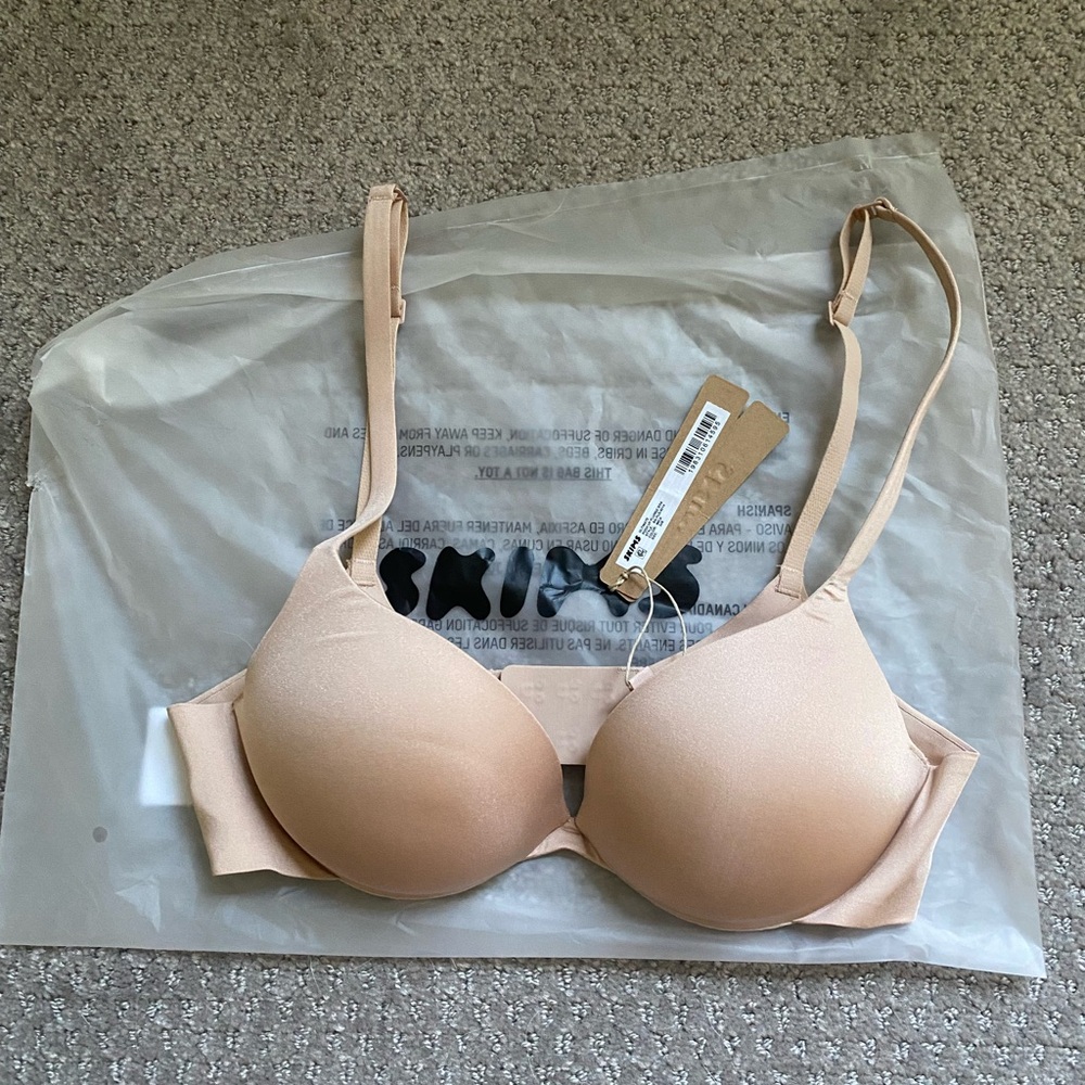 SKIMS Light Tan Bra